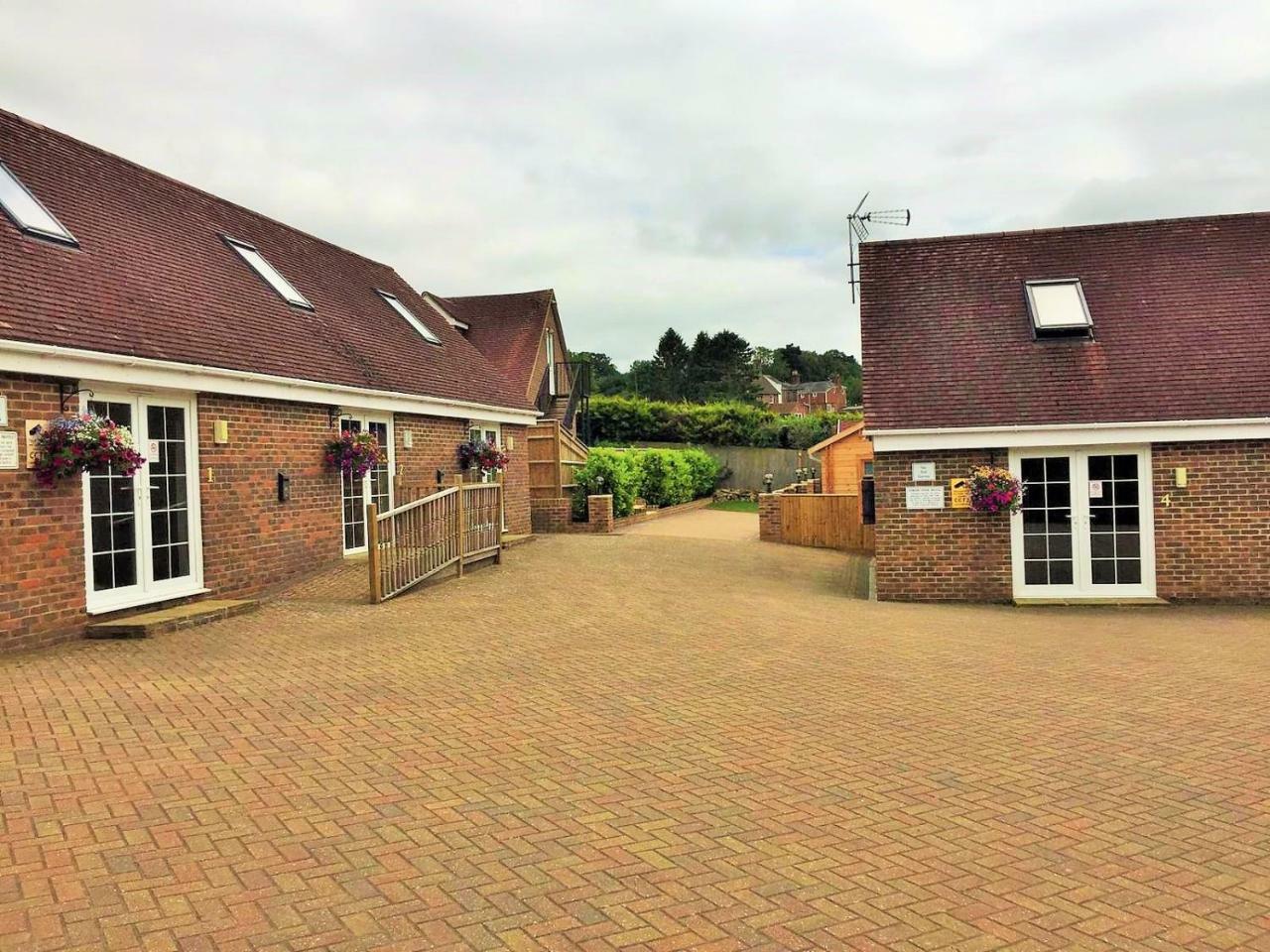 Forest Edge Motel Ticehurst Exterior photo